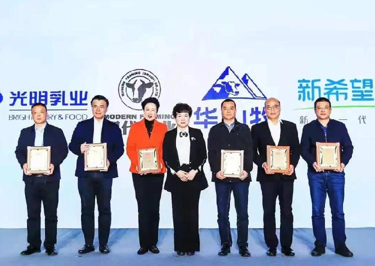 重慶日報：捷報，天友乳業(yè)榮獲2021年國家優(yōu)質(zhì)乳工程雙項大獎！